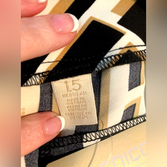 NWT - Chico’s Deco Square Print Wide Left Pants Size 1.5 Orig $99  Sell $40 - Picture 6 of 9